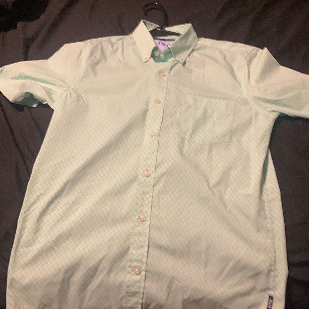 Izod Men’s Small buttoned shirt like new